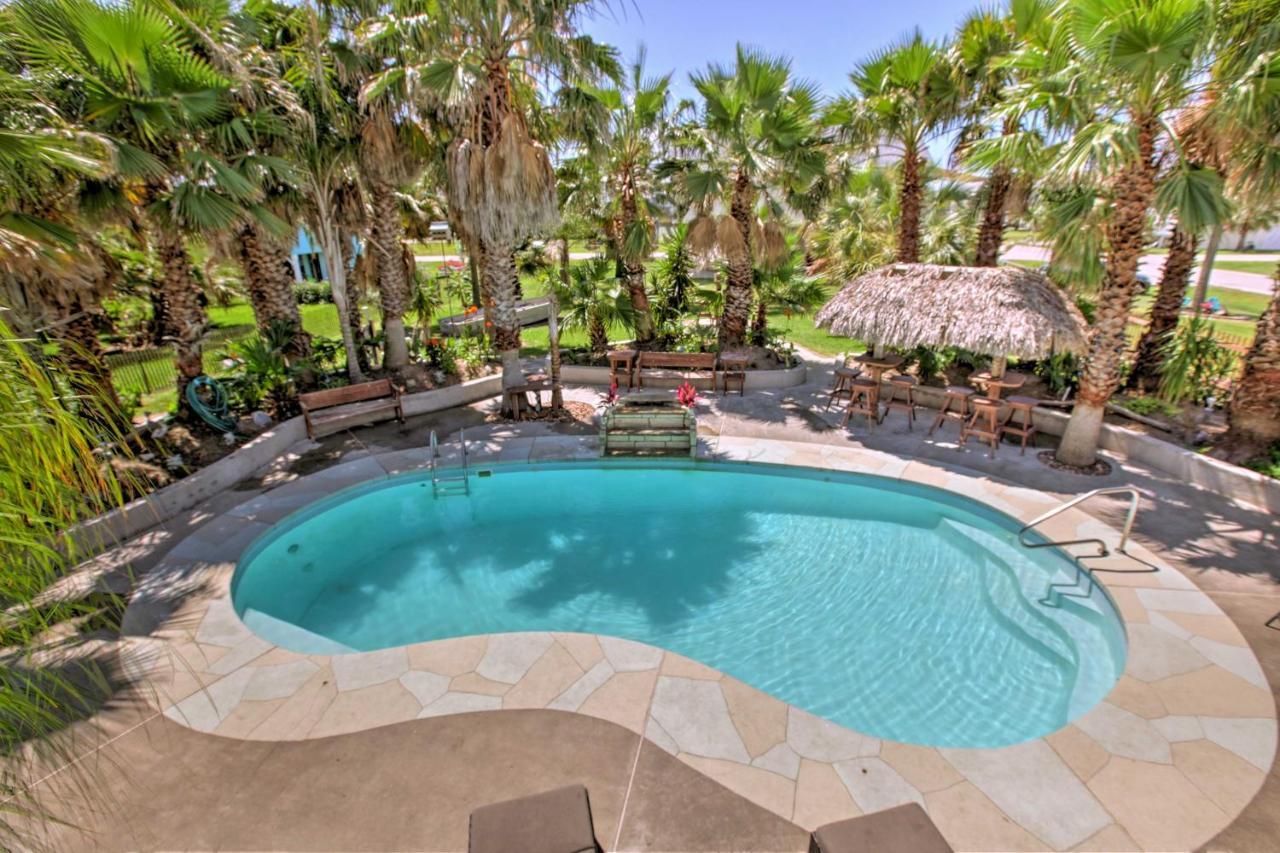 Under The Palms- Galveston Home With Private Pool! Exterior photo